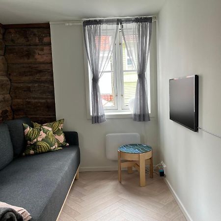 Entire Renovated Apartment From 1780 With Kitchen, Bath, Bedroom, And Living Room In Skuteviken Берген Екстер'єр фото